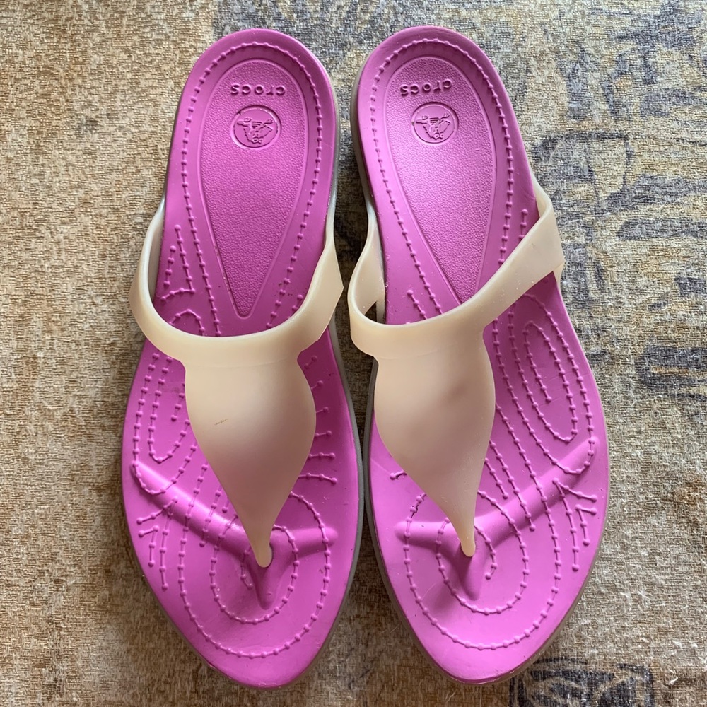 Woman’s Crocs flip flop sandals size 8